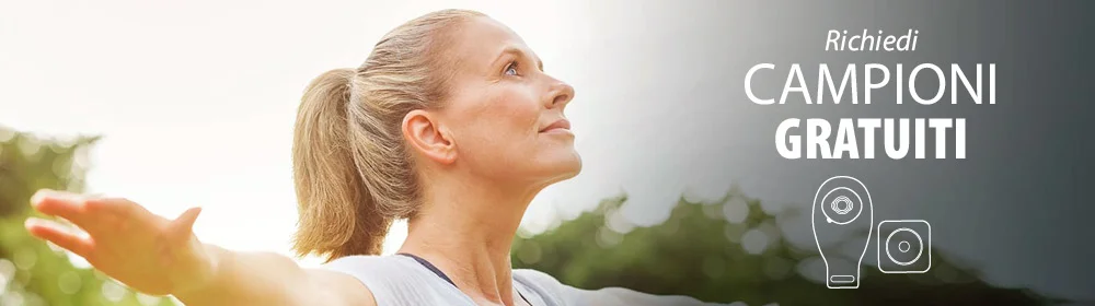 una persona con le braccia aperte