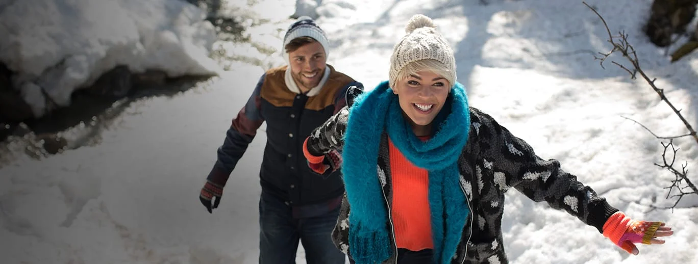 ein paar Leute im Schnee